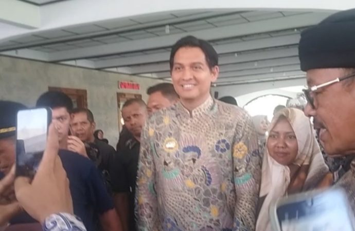 Bupati Lucky Hakim Tinjau Pelaksanaan Sunatan Massal HUT Indramayu ke – 498