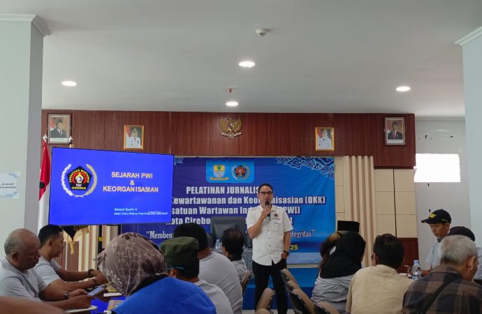 Plt Ketua PWI Jawa Barat Resmikan OKK 2025 di Kota Cirebon