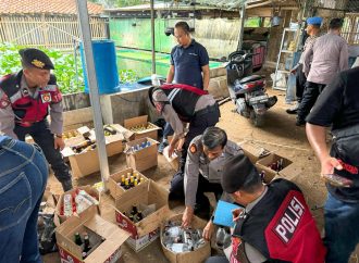 Polresta Cirebon Gerebek Penyimpanan Miras di Kecamatan Sumber