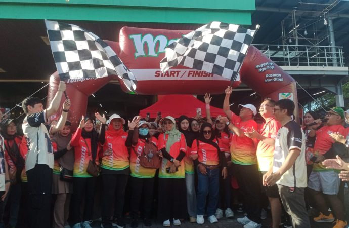 Bupati Eman Suherman Buka Fun Walk HUT Grand Yogya Majalengka