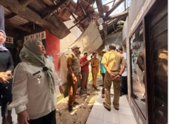 Rumah Warga di Pegambiran Ambruk, Wakil Walikota Pastikan Bantuan Terealisasi
