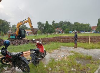 Kontroversi Pembangunan Gedung KDMP di Lapangan Sepak Bola Sutawangi