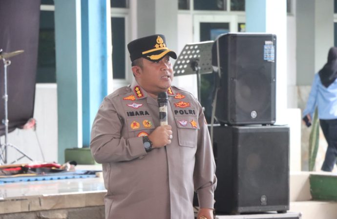 Univday SMANSA, Kapolresta Cirebon Ajak Pelajar Berprestasi, Taat Hukum, dan Disiplin