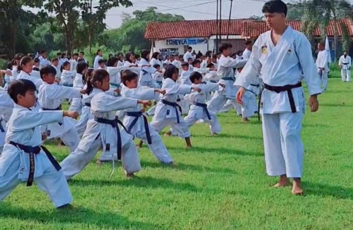 INKAI Cirebon Gelar Gashuku dan Ujian Kenaikan Tingkat