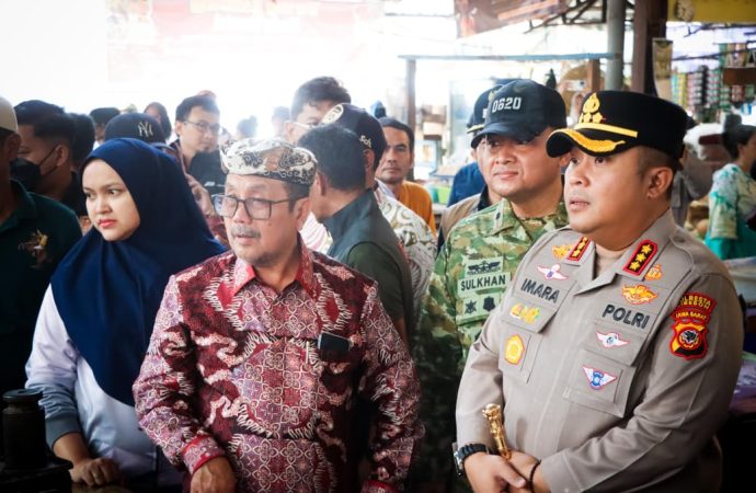 Kombes Imara, beserta Forkopimda Sidak Pasar Pastikan Stabilitas  Harga Sembako Jelang Puasa