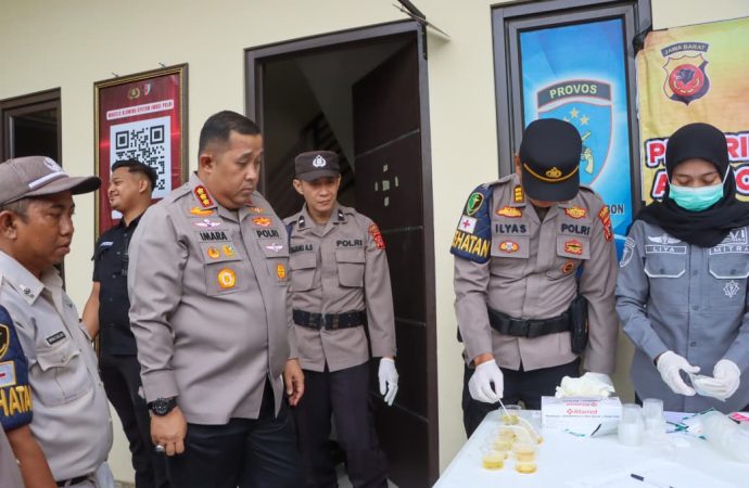 Jaga Integritas dan Profesionalisme, Polresta Cirebon Gelar Test Urin Personel serta ASN