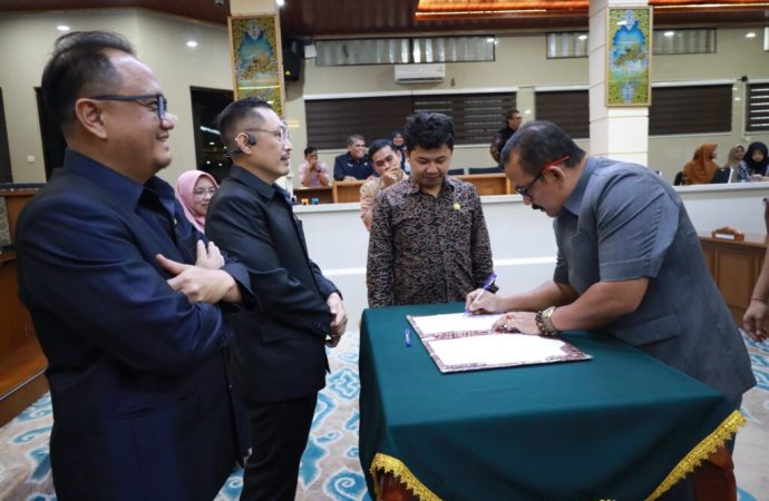 DPRD Kota Cirebon Umumkan Perubahan Susunan Fraksi dan Alat Kelengkapan Dewan