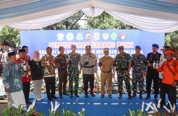 Hancurkan Ribuan Botol Miras dan Knalpot Bising, Polresta Cirebon Siaga Ops Ketupat Lodaya