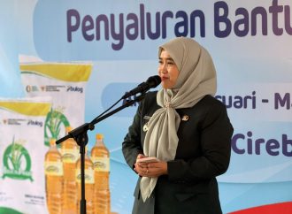 Antisipasi Dinamika Ekonomi Global, Pemkot Cirebon dan Bulog Distribusikan Bantuan Pangan