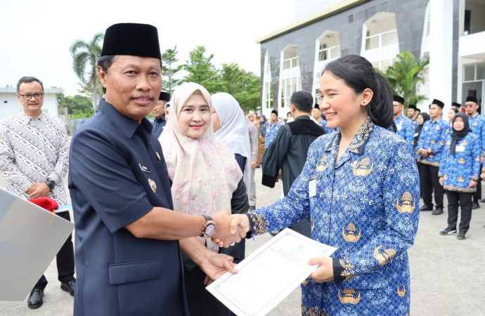 Dorong Peningkatan Pengabdian ASN dan Fungsional, WAlikota Edo Serahkan SK Pengangkatan