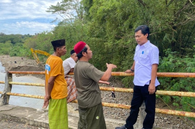 Walikota Edo Tinjau Progres Perbaikan Jembatan Lebakngok