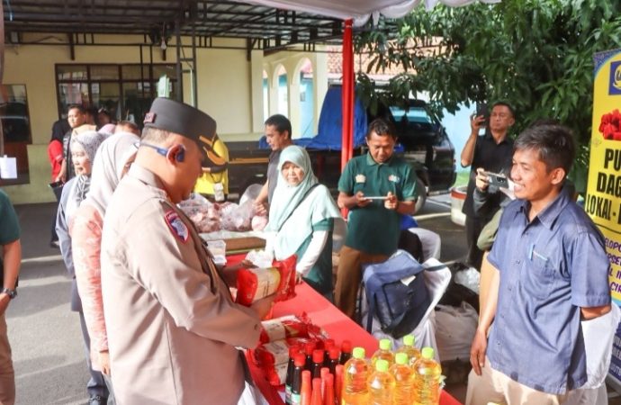 Kapolresta Cirebon beserta Jajaran Ikuti Vicon Launching Gerakan Pangan Murah Polda Jabar