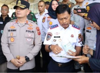 Walikota Edo & Kapolres Cirebon Kota Pastikan Kendaraan Keluar Masuk Terminal, Layak Jalan