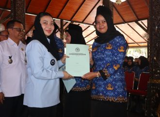 Ingatkan Pentingnya Pelayanan Publik  Berkualitas, Bupati Paramitha Lantik 156 ASN