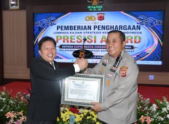 Kapolresta Cirebon Raih Presisi Award atas Kinerja Pelayanan Publik