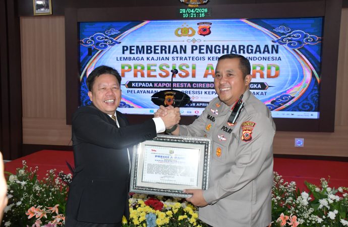 Kapolresta Cirebon Raih Presisi Award atas Kinerja Pelayanan Publik