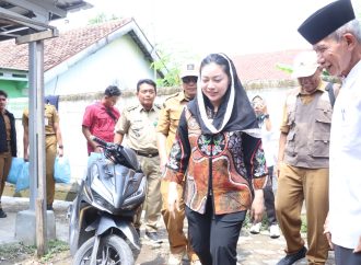 Terima Bantuan RTLH, Rodiyah Warga Brebes Menangis Haru