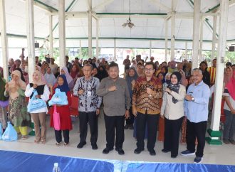 Perkuat Jaring Pengaman Sosial, Pemkab Brebes Salurkan 2.056 Paket Bansos