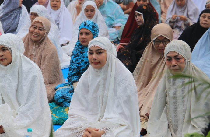 Hangatkan Iduladha, Paramitha Bagikan  Kurban ke Warga Salem