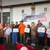 Warga Sridadi Haru  Terima Bantuan Bencana dari Bupati Brebes