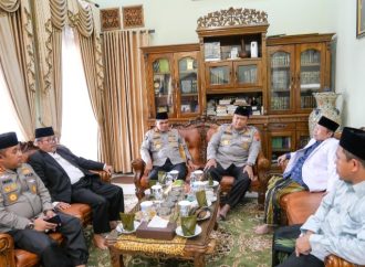 Wakapolda Jabar Kunjungi Ponpes Kempek, Didampingi Kapolresta Cirebon