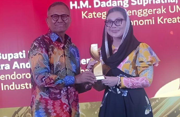 Brebes Pertahankan Lumbung Pangan, Bupati Paramitha Sabet Disway Awards