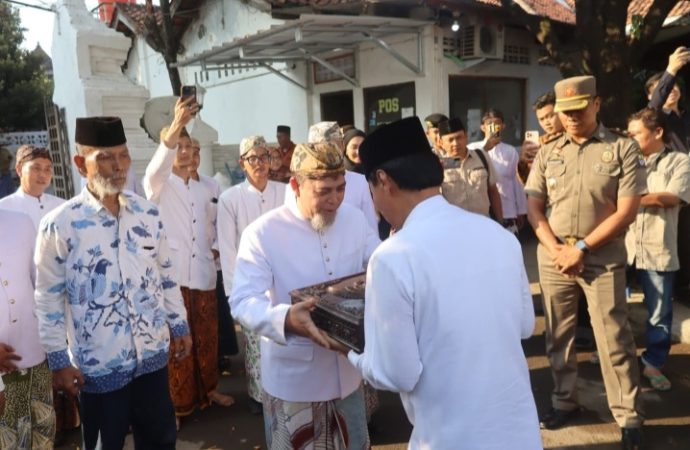 Pemkot Cirebon Ziarah & Salat Berjamaah di HUT ke-599