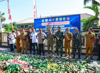 Polresta Cirebon Musnahkan Belasan Ribu Botol Miras dan Ribuan Knalpot Brong