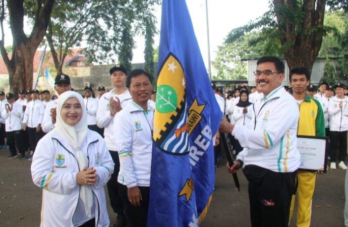 Kontingen PORSENITAS XIII Cirebon Dilepas, Atlet Berprestasi Diganjar Penghargaan