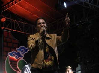 Gebyar Konser Hari Jadi Cirebon ke-599, Charly Van Houten Bakar Semangat Ribuan Penonton