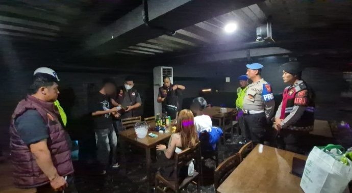 Gelar Razia THM, Polresta Cirebon Tes Urin Belasan Pengunjung