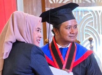 Ketua PWI Kota Cirebon Lulus Cumlaude dan Jadi Lulusan Terbaik Undip