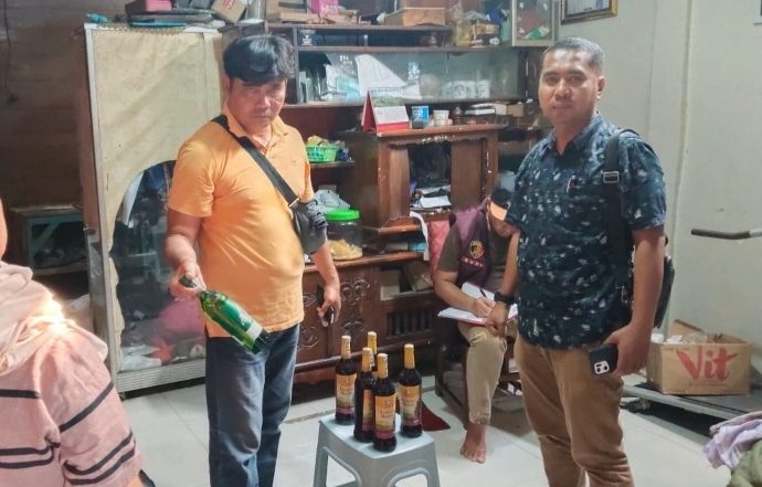 Ratusan Botol Miras Ilegal Disita Polresta Cirebon dalam Ops Pekat