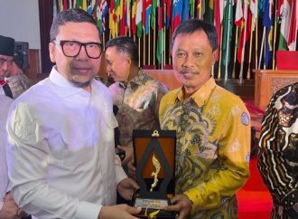 Komitmen Pemberdayaan Warga, Walikota Cirebon Raih LPM Award 2026