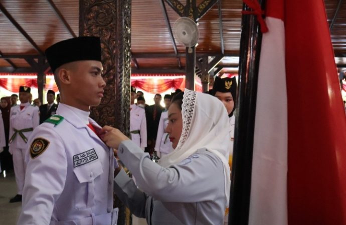 Faris Siap Kibarkan Sang Saka di Alun-alun Brebes