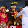 Bupati Brebes Kenakan Adat Papua, Teguhkan Pesan Persatuan  di HUT ke-81 RI