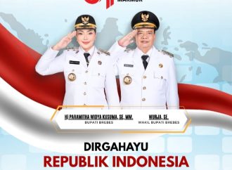 Bupati Brebes Pakai Adat Papua, Gaungkan Persatuan di HUT ke-81 RI