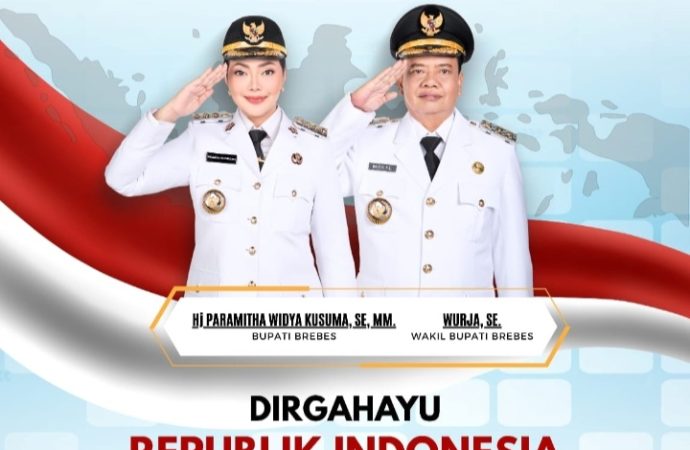Bupati Brebes Pakai Adat Papua, Gaungkan Persatuan di HUT ke-81 RI