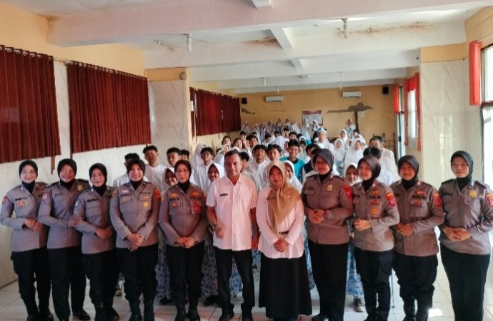 SMPN 6 Cirebon Dapat Edukasi Polwan Soal Pencegahan Kekerasan Seksual