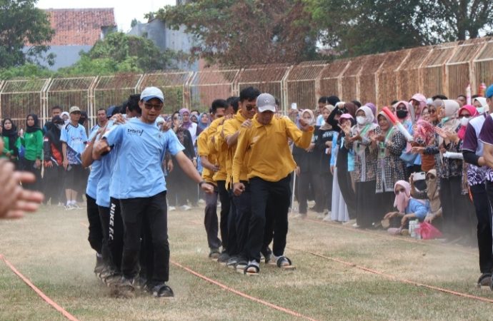 Lomba Tradisional HUT ke-81 RI  di Brebes, Meriah dan Penuh Tawa