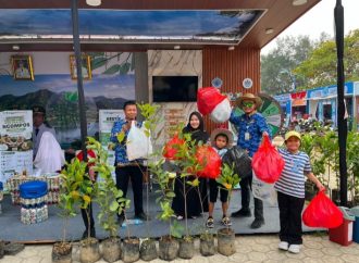 Brebes Expo Ajak Tukar Botol Plastik dapat Bibit Gratis
