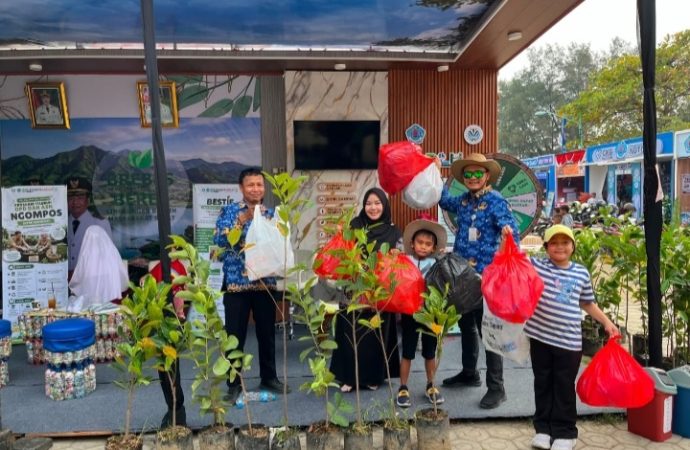 Brebes Expo Ajak Tukar Botol Plastik dapat Bibit Gratis