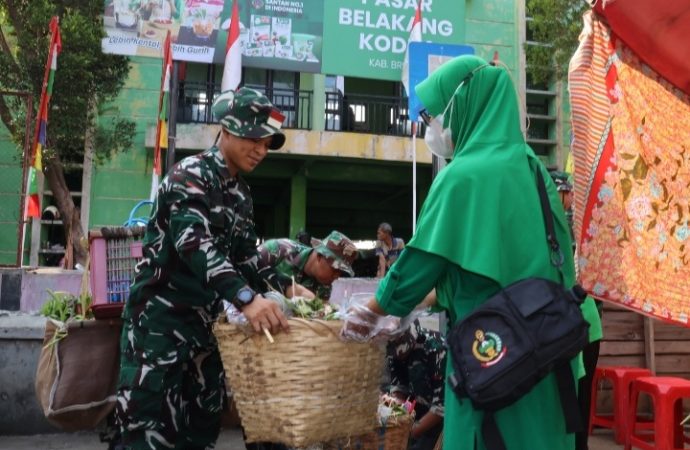 Sinergi Kuat! TNI dan Warga Gotong Royong Bersihkan Pasar Kodim