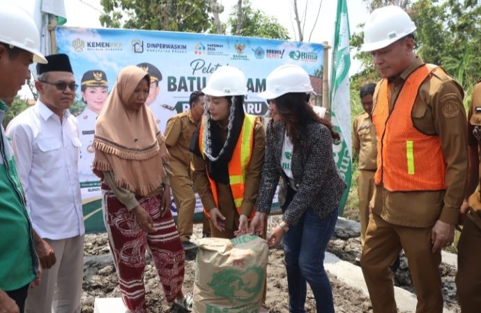 Peletakan Batu Pertama Rumah Ibu Rasti, Semoga Lebih Nyaman