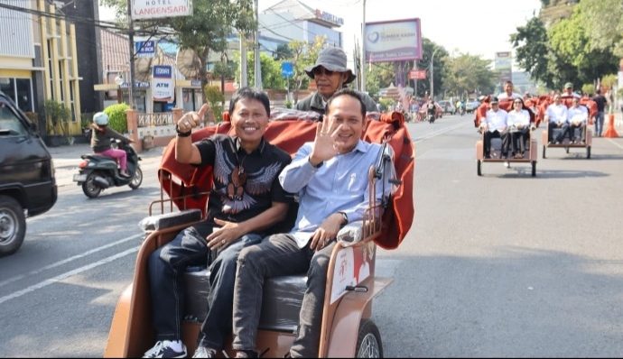 Becak Listrik Presiden Diserahkan ke 200  Pengemudi di Kota Cirebon