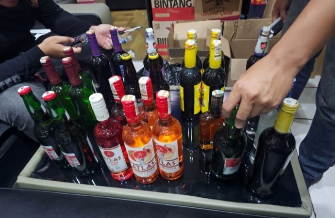 Sita 24 Botol Miras, Razia Tempat Hiburan Malam di Cirebon Kota